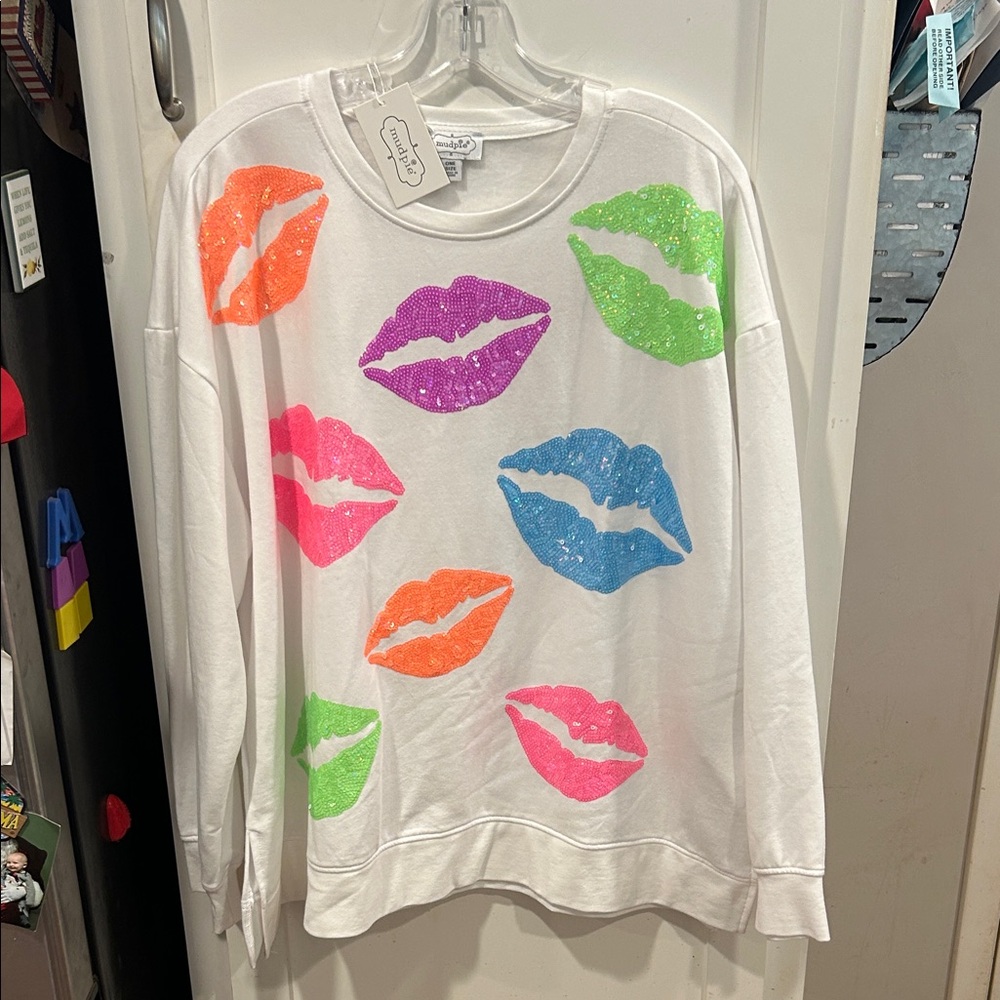Mud Pie White Top with sequin Lip Design